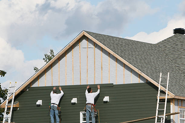 Professional Siding Installation technician working in Warren, OR